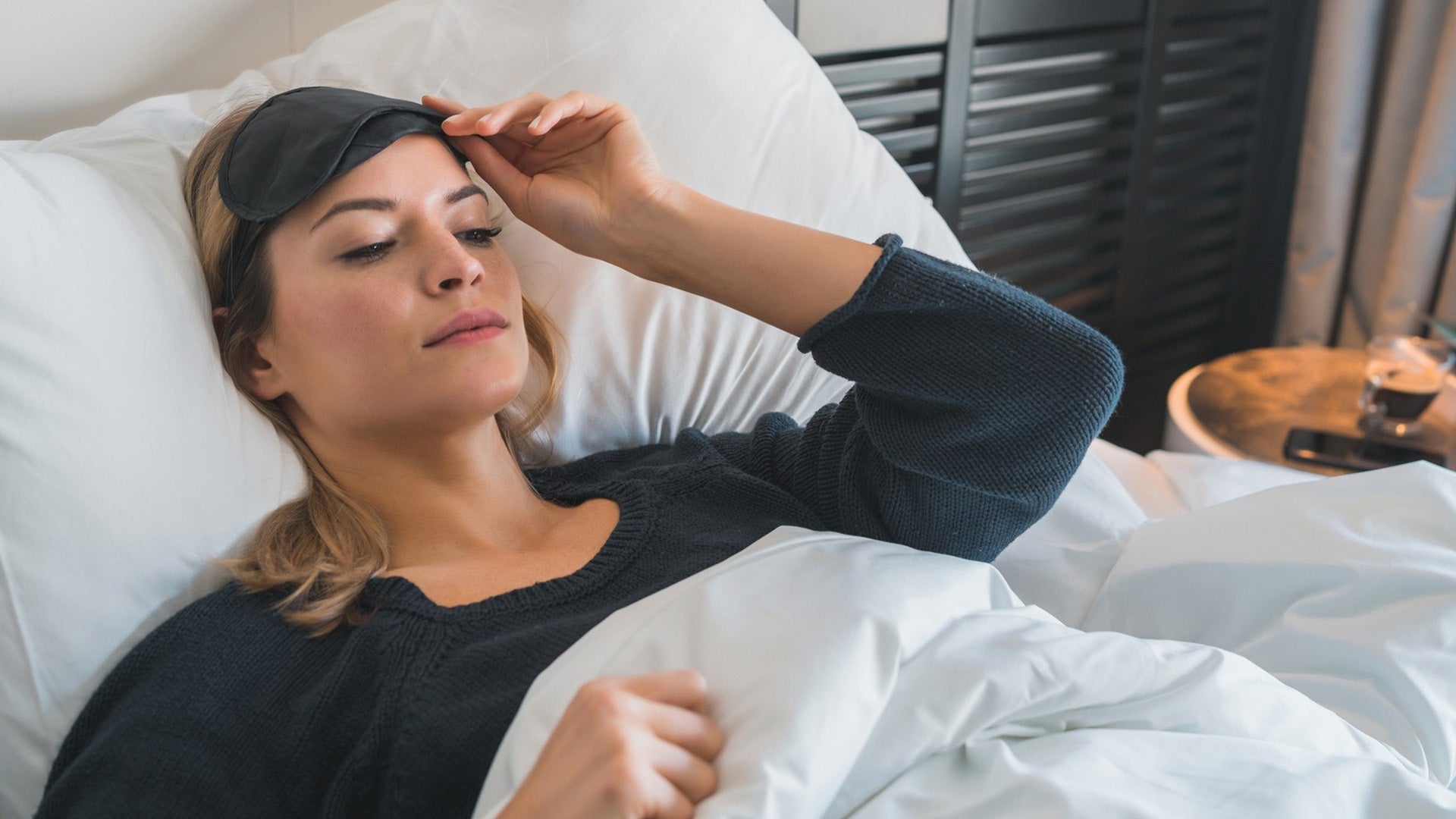La pereza del viernes por la noche: ¿Por qué tanta insistencia en quitarse el maquillaje antes de dormir?