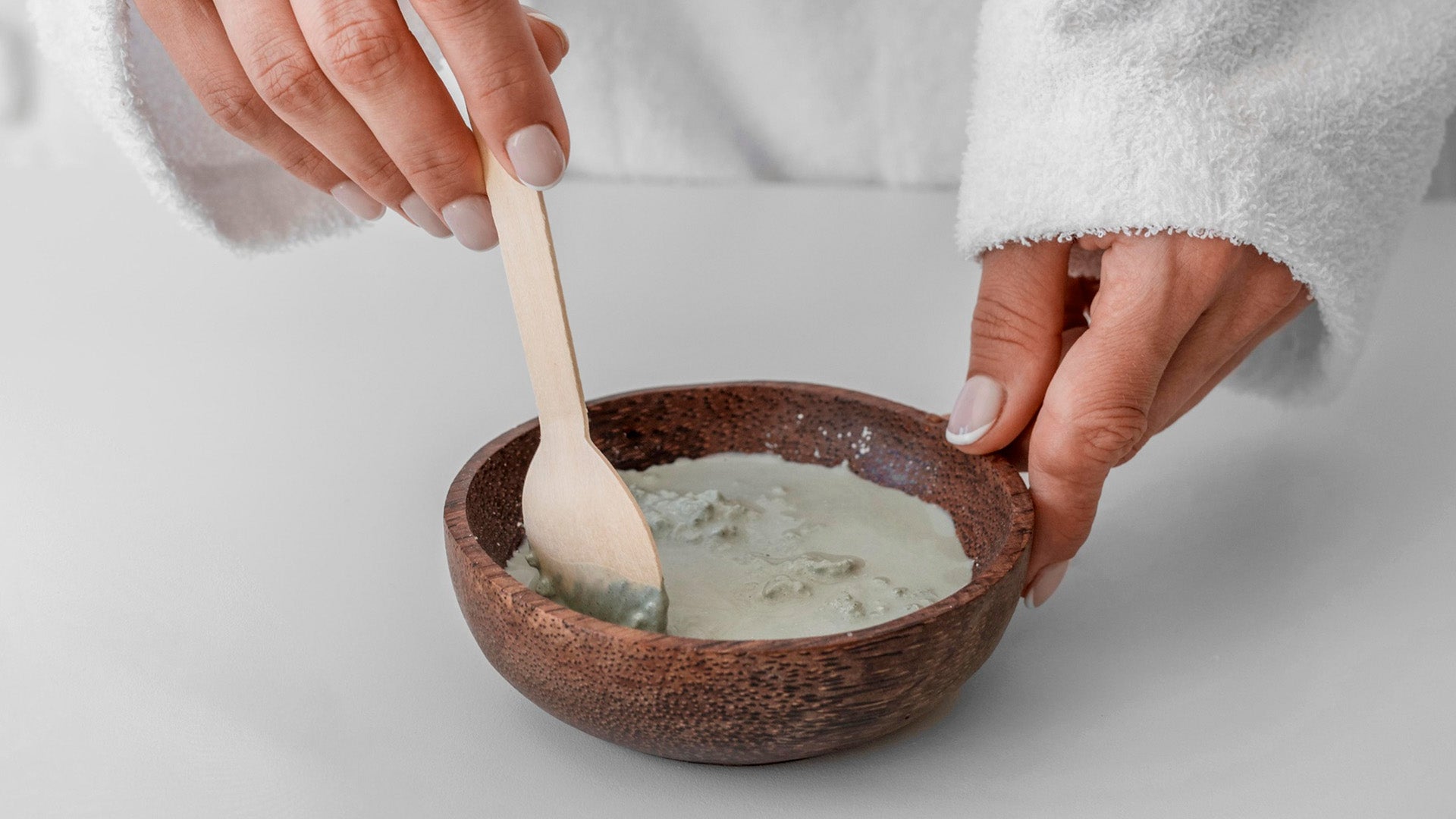 ¿Natural o peligroso? Por qué no deberías hacer mascarillas caseras (y por qué sí buscar cosmética de origen natural)